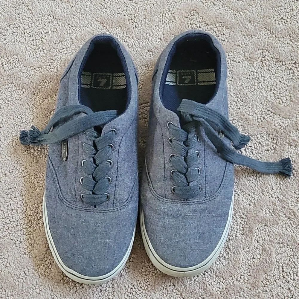 Lugz men's lace up skate shoes 7.5